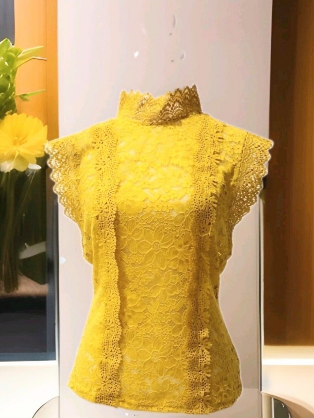 NWOT! Top Chic Sz L Yellow Lace Mock-Neck Flutter Sleeveless Top